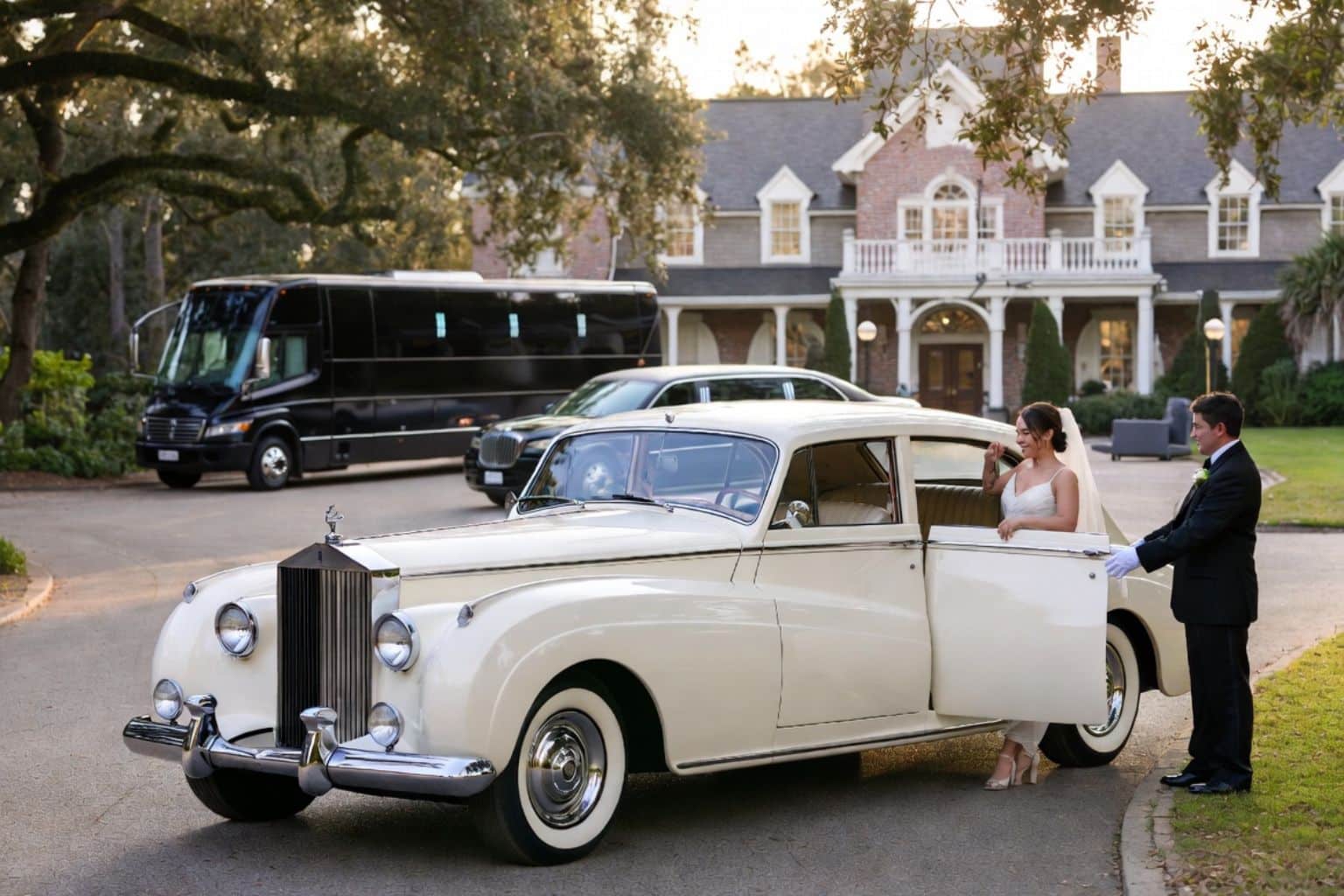 Do You Provide Wedding Day Shuttles And A Classic Vintage Getaway Car In Mobile Alabama